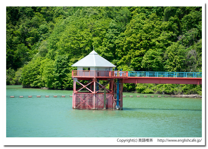 上磯ダムの取水塔（北海道北斗市）