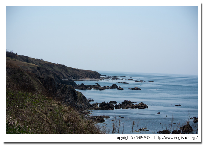 比石館跡と海岸線（北海道檜山郡上ノ国町）