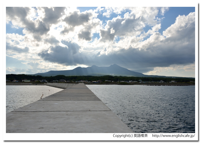 本別漁港、漁港から見る駒ヶ岳の景色（北海道鹿部町）