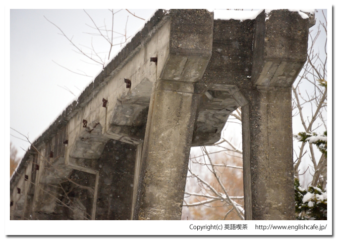 旧胆振線、新大滝駅とコンクリート橋梁をさらにズームアップで（旧胆振線）（北海道伊達市～虻田郡倶知安町）