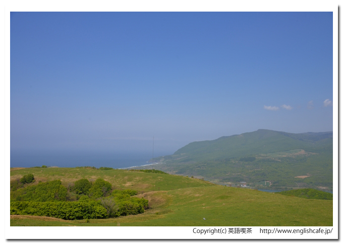 磯谷高原、頂上から、右側に広がる風景（北海道寿都郡寿都町）