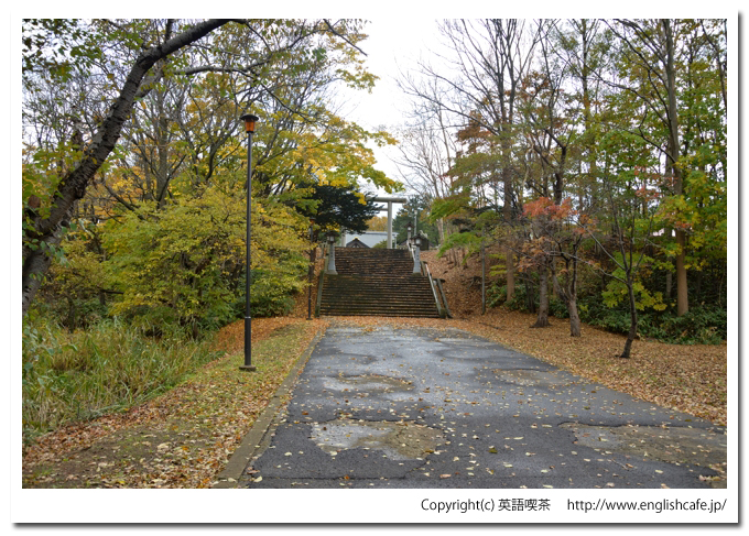 岩内神社、岩内神社の参道と階段（北海道岩内郡岩内町）