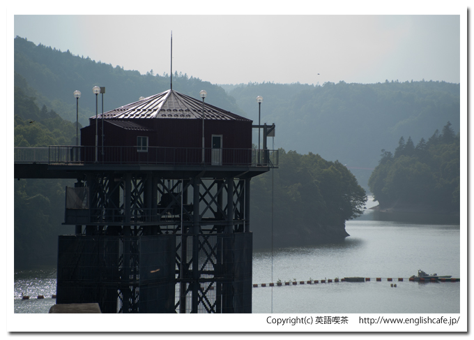 漁川ダム、取水塔をアップ（北海道恵庭市）