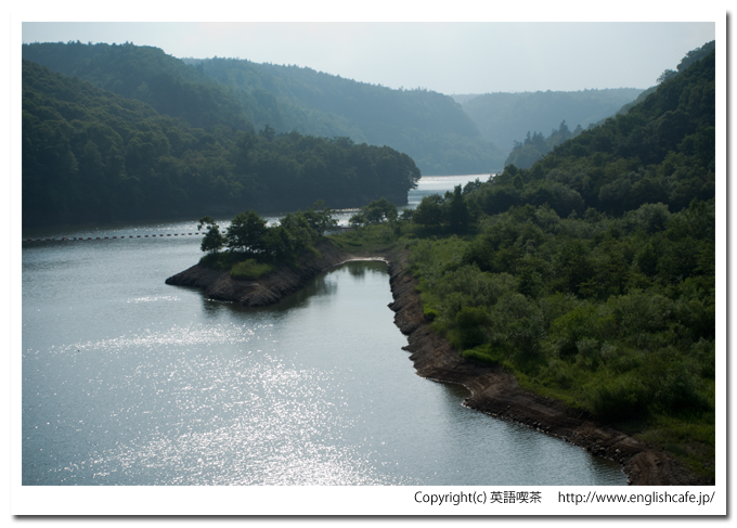 漁川ダム、ダム湖と特徴的な岸を別視点から（北海道恵庭市）