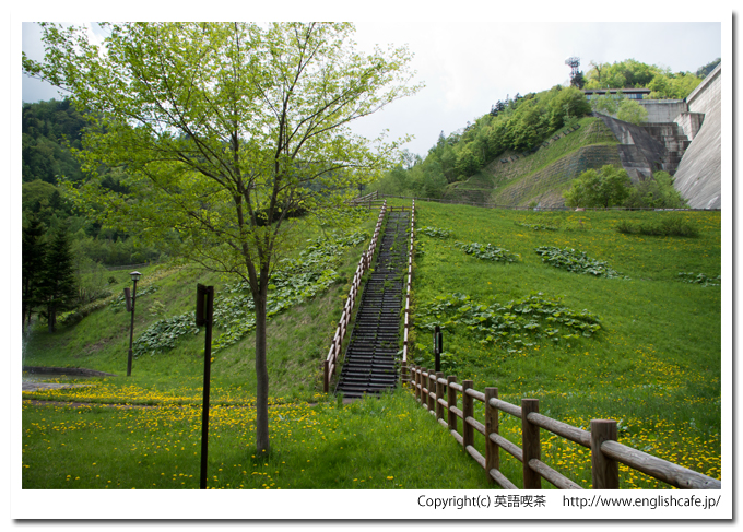 定山渓ダムのダム公園広場への階段（北海道札幌市南区定山渓）