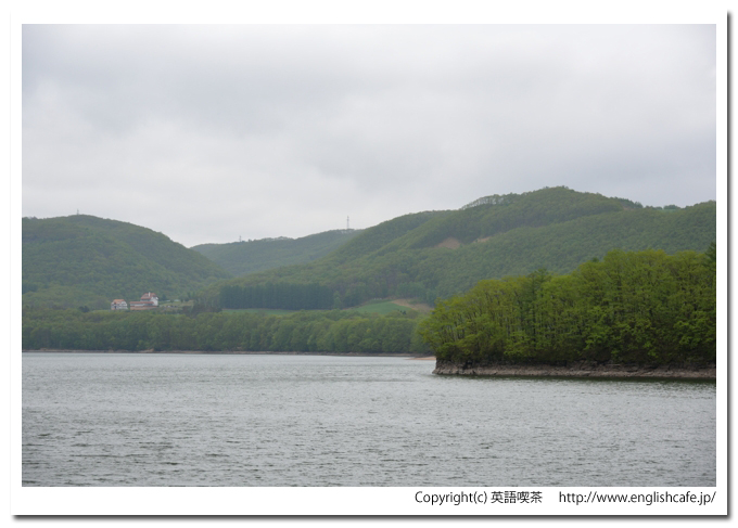 活込ダム、活込ダム提体上から見るダム湖の奥の方（北海道本別町）