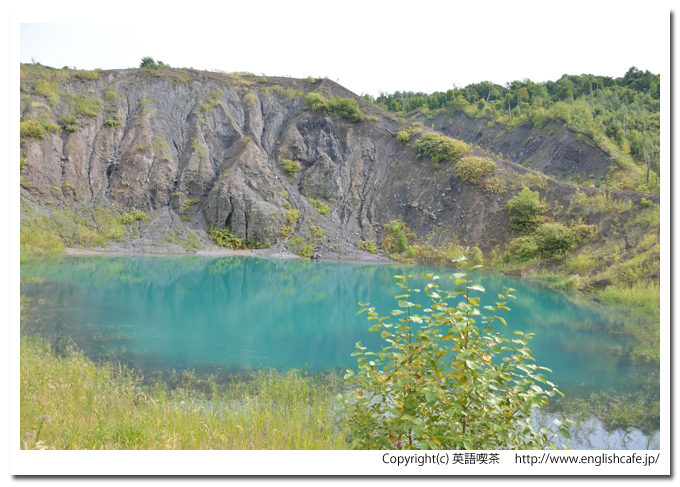 金比羅火口、金比羅火口の側から眺める沼（北海道洞爺湖町）