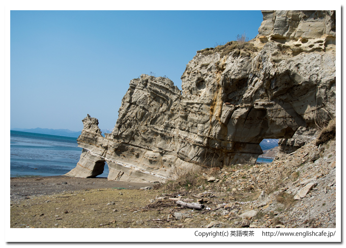 くぐり岩（北海道乙部町）