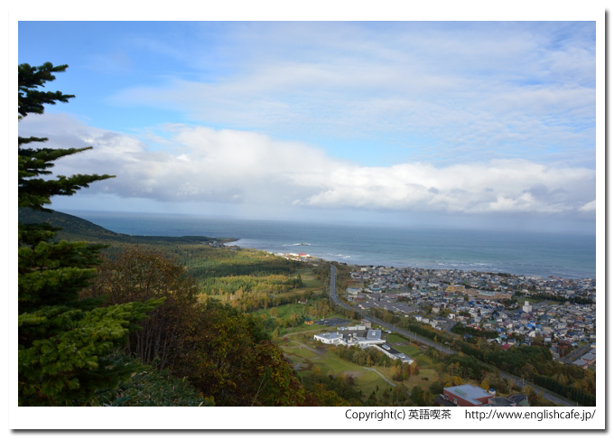 三笠山展望閣、三笠山展望閣から見るオホーツク海と町並み（北海道枝幸町）