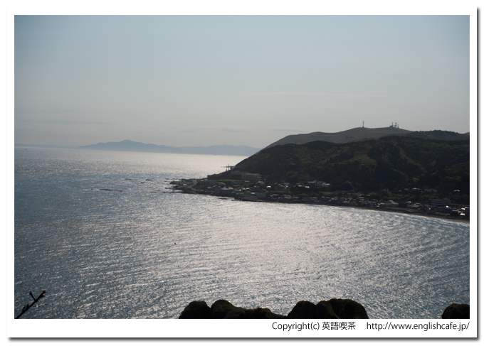 武井の島展望台と武井の島、右側遠見視点（北海道函館市）