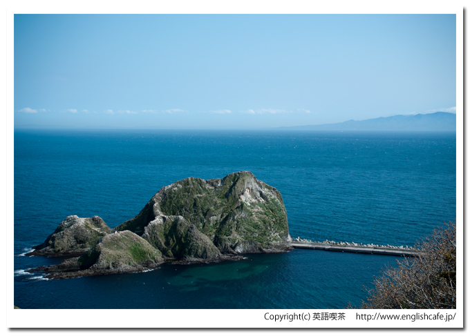 武井の島展望台と武井の島をアップで（北海道函館市）