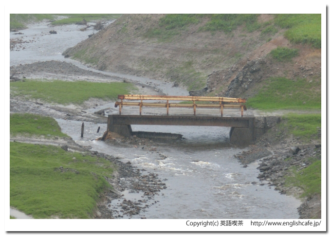 温根別ダム、温根別ダムの渇水期の風景と橋のズームアップ（北海道士別市温根別町）