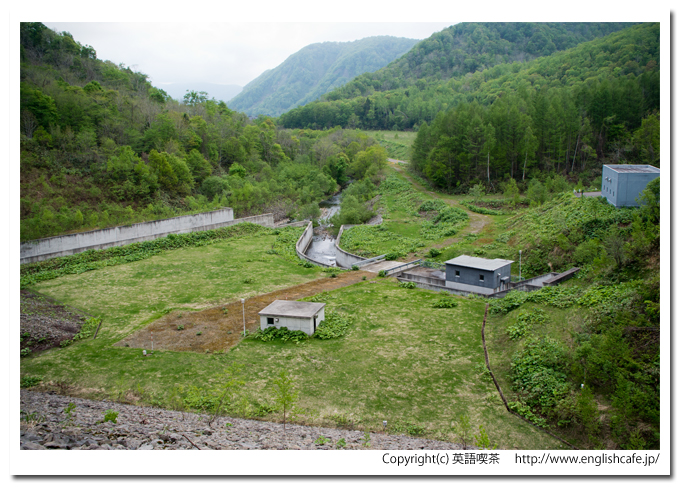 落合ダムの天端からの景色（北海道赤井川村）