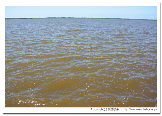 パンケ沼、パンケ沼の赤錆の色（北海道天塩郡幌延町）