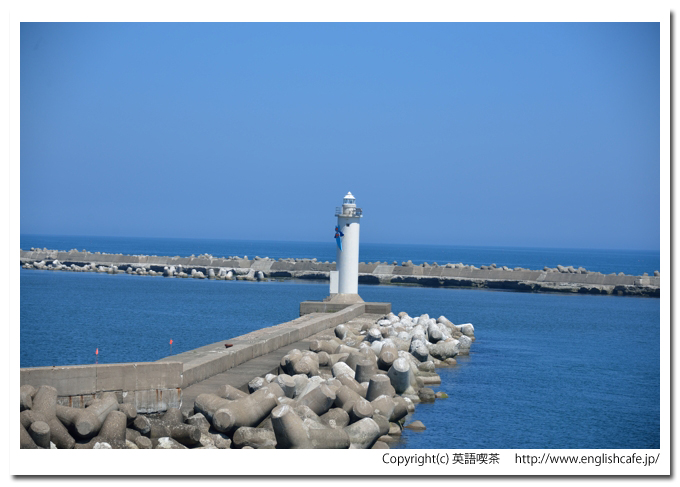 ぽぽ２６０、親水防波堤から見る、クリオネの付いた灯台（北海道網走市）