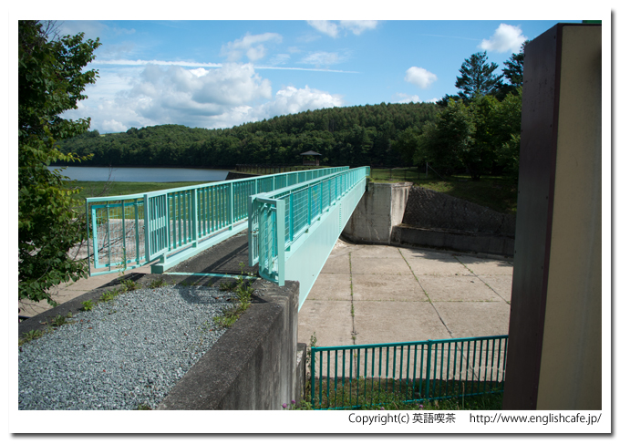 聖台ダム、洪水吐上の橋（北海道美瑛町）