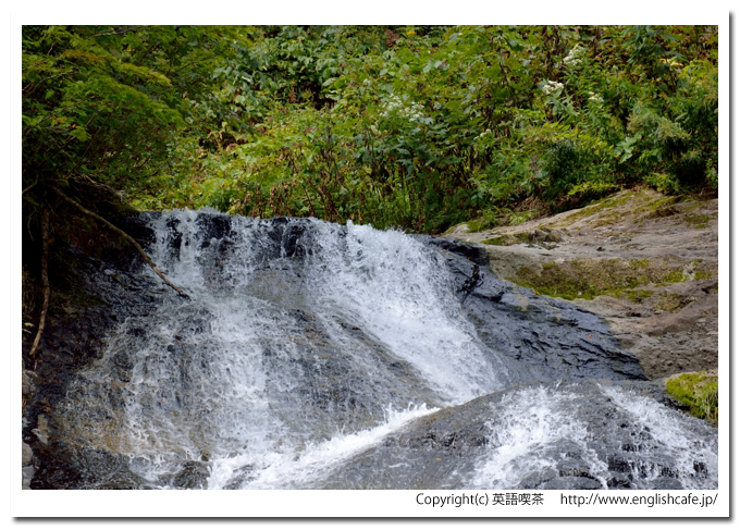 重滝、重滝の滝つぼ付近から滝の上をさらに望む（北海道寿都郡黒松内町）