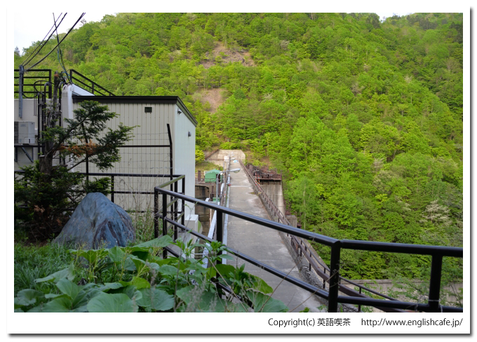 下新冠ダム、下新冠ダムの天端（北海道新冠郡新冠町）