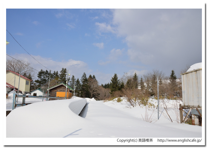 神明駅の冬、神明駅のホーム入口のほうから撮影（旧江差線）（北海道檜山郡上ノ国町）