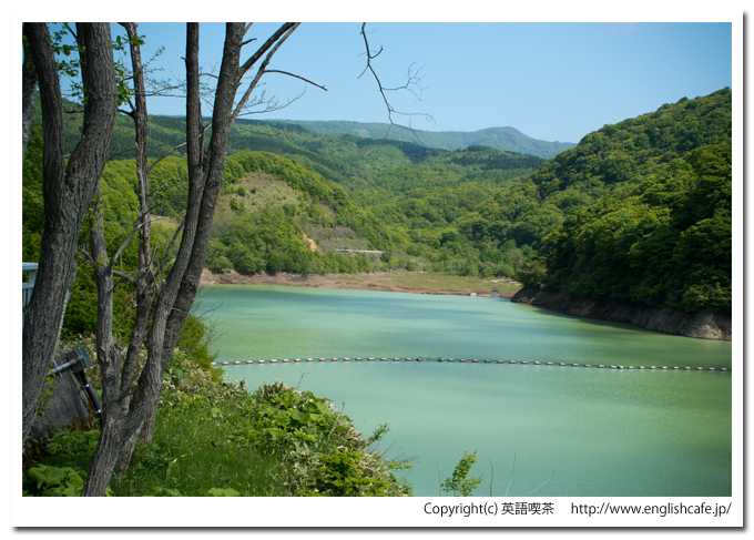 新中野ダムのダム湖の奥側へ（北海道函館市）