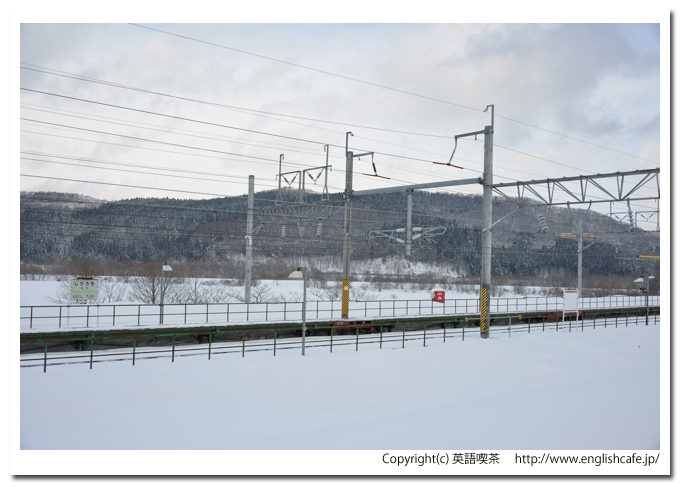 知内駅、知内駅から木古内方面へ伸びるホーム（北海道知内町）