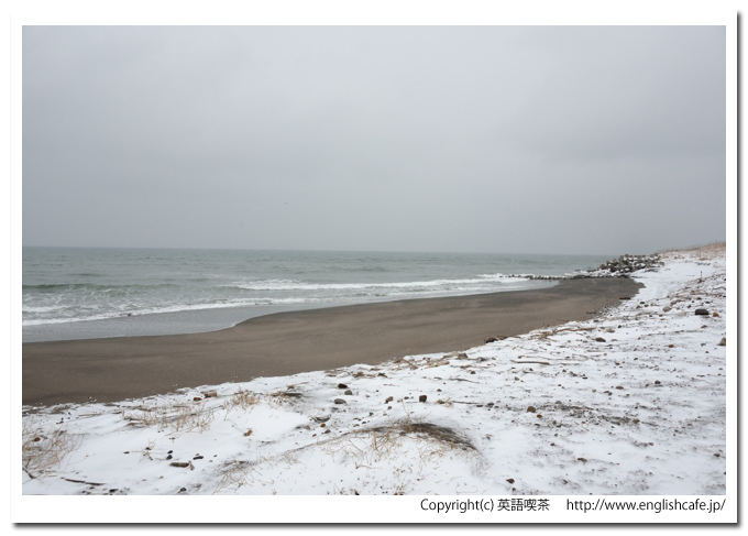 砂崎海岸と砂崎灯台、砂崎海岸と海の景色（北海道森町）