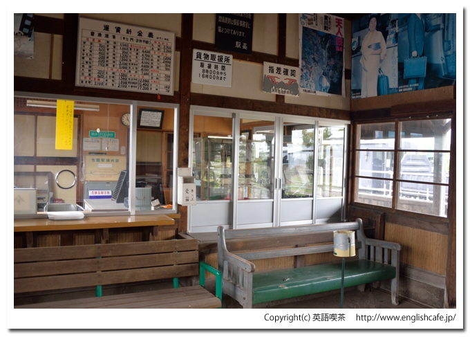 旧忠類駅（旧広尾線）、忠類駅の駅舎の中（北海道中川郡幕別町）