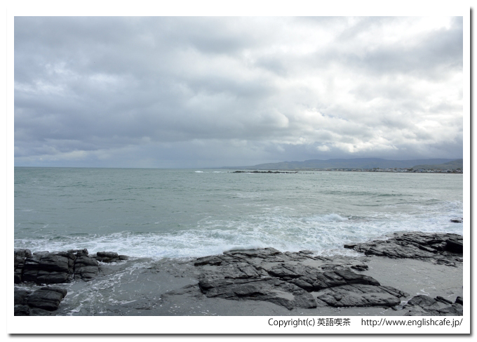 ウスタイベ千畳岩、別の視点から見る奇岩と海の風景（北海道枝幸町）