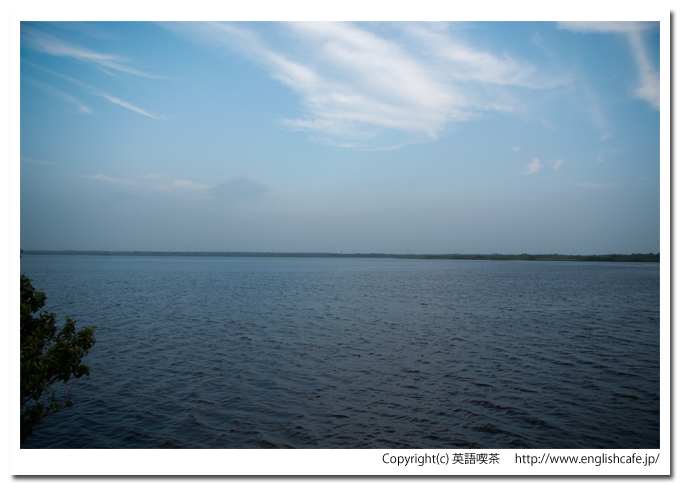 ウトナイ湖、東屋から見るウトナイ湖の湖面左側（北海道苫小牧市）