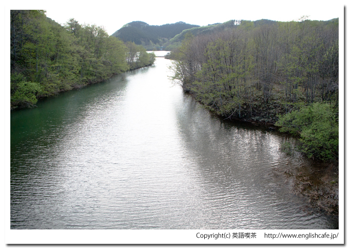 矢別ダムの林道橋からダム湖、ダムサイト方向（北海道函館市）