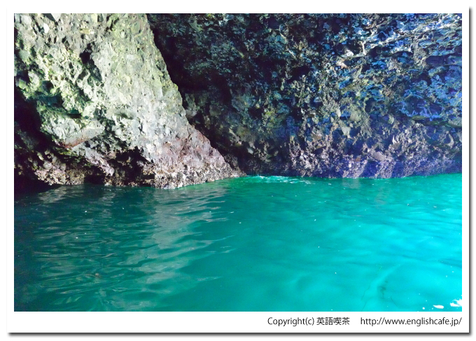 矢越岬（クルーズ編）、青の洞窟内部とエメラルドグリーンの海（北海道上磯郡知内町）