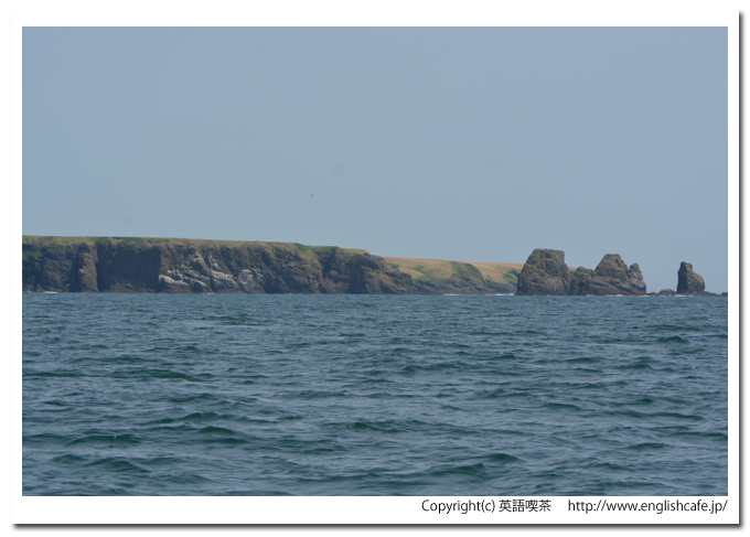 ユルリ・モユルリ島、ユルリ島の右側の様子（北海道根室市）